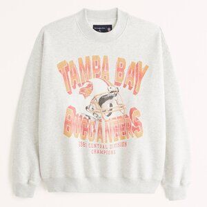 Tampa Bay Buccaneers Graphic Crewneck Sweatshirt, Retro NFL Football Shirt Tee